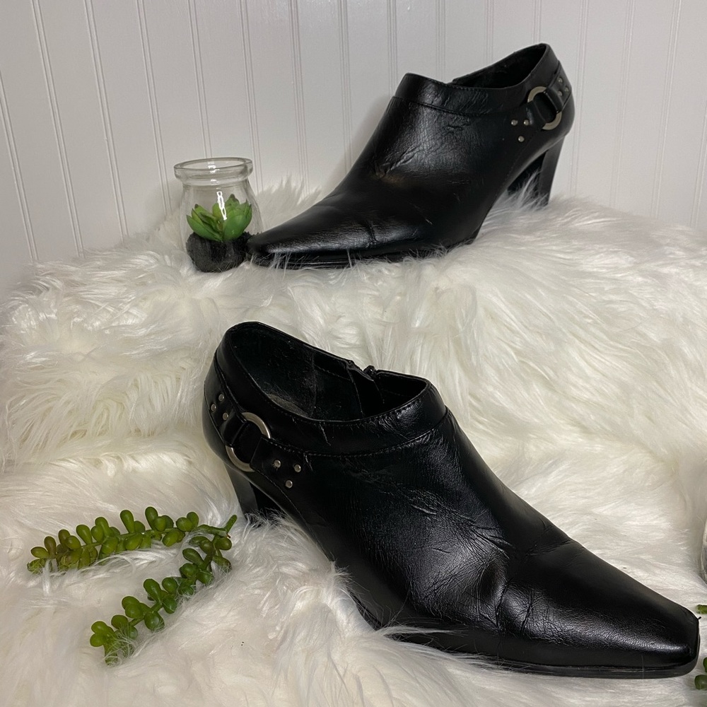 Axcess Liz Claiborne Company Black Bootie Heels